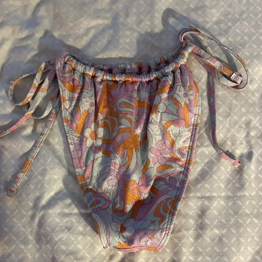 hollister bikini top and bottom - Picture 5 of 6